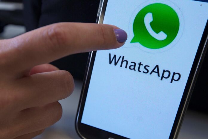 Fotografía de archivo de la aplicación de WhatsApp en un celular. EFE/ Marcelo Sayão
