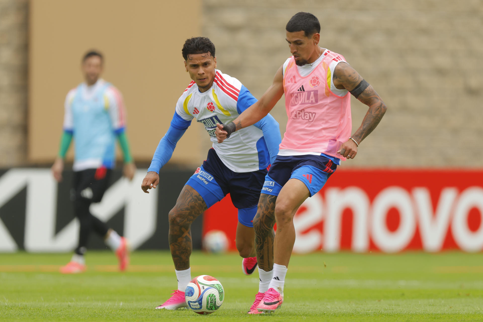 Jugadores de Colombia entrenan este jueves, en Guadalajara (México). EFE/ Francisco Guasco
