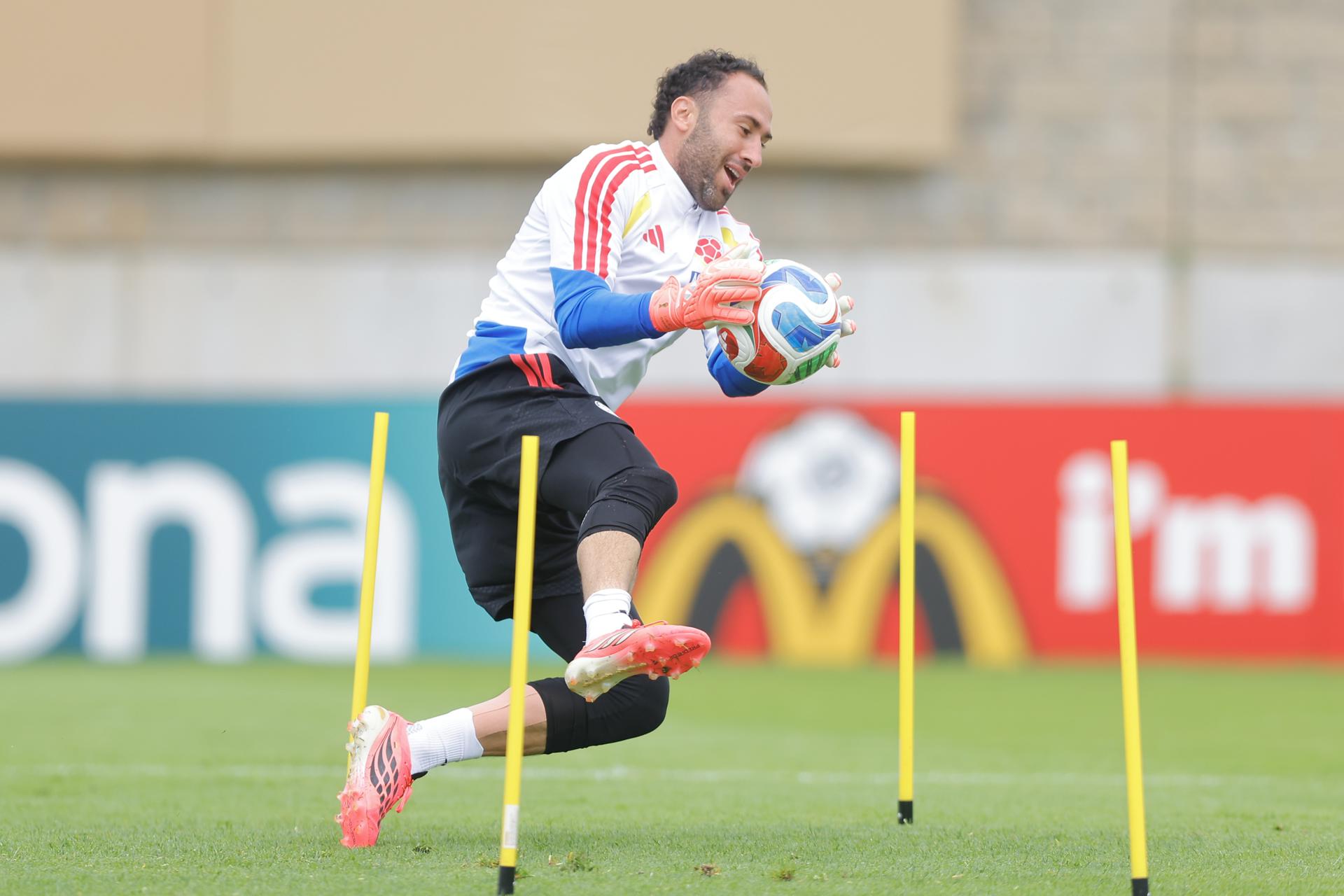 David Ospina de Colombia entrena este jueves, en Guadalajara (México). EFE/ Francisco Guasco
