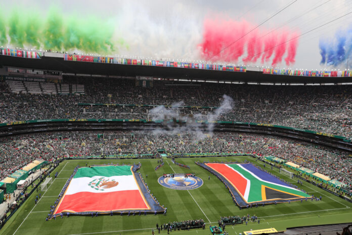 Las banderas de México y Sudáfrica en el partido inaugural del Mundial 2026 en el estadio Ciudad de México (México). EFE/ Mario Guzmán
