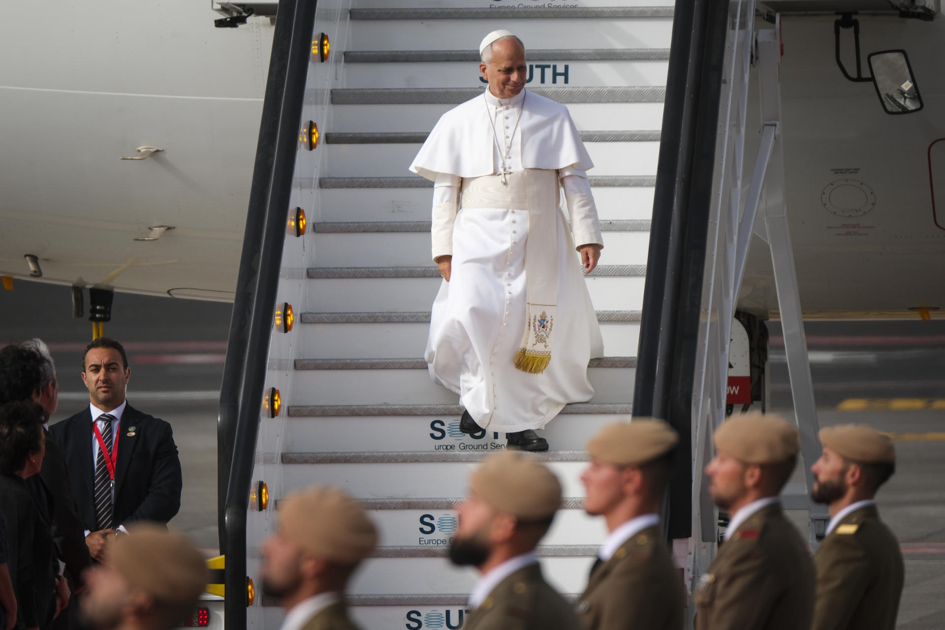 El papa llega este viernes a la isla atlántica de Tenerife, última jornada de la visita pastoral a España. EFE/ Alberto Valdés
