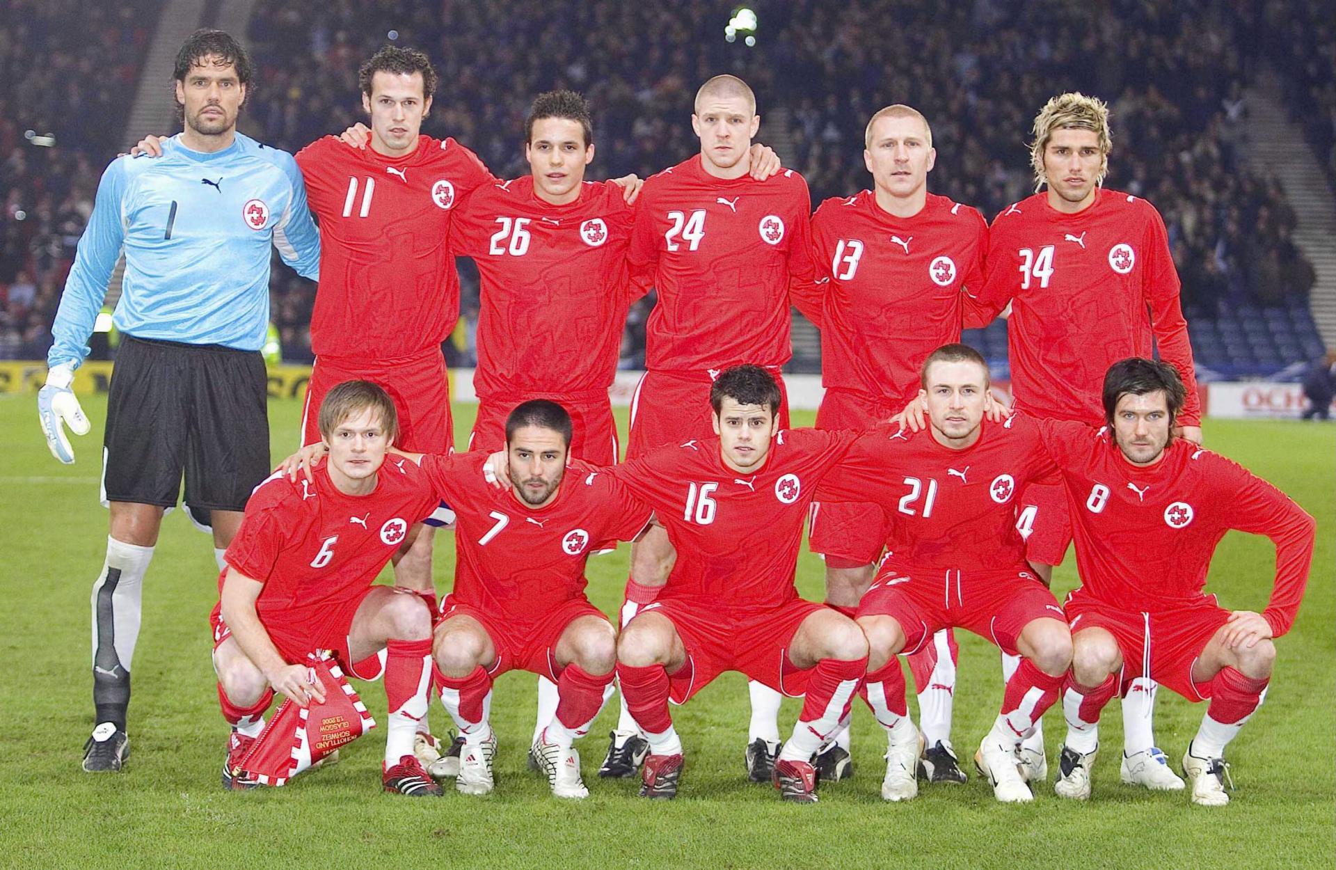 Fotografía de Ian Stewart, en la que puede verse en una imagen de archivo del 3 de marzo de 2006 a la selección de fútbol suiza antes de un partido amistoso previo al Mundial de Alemania 2006. EFE
