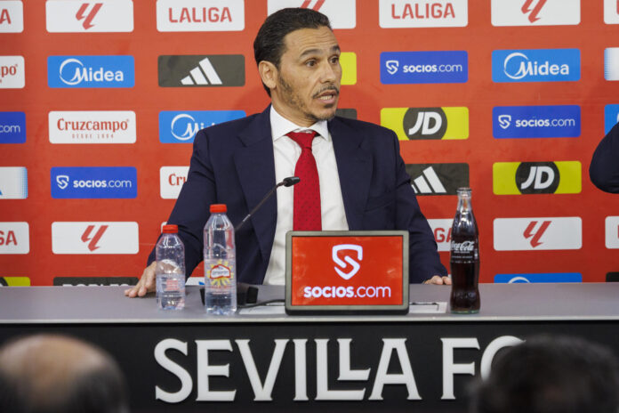 El presidente del Sevilla, José María del Nido Carrasco, ha admitido en rueda de prensa ofrecida para presentar al nuevo director deportivo del club, José Ignacio Navarro, que se ha 