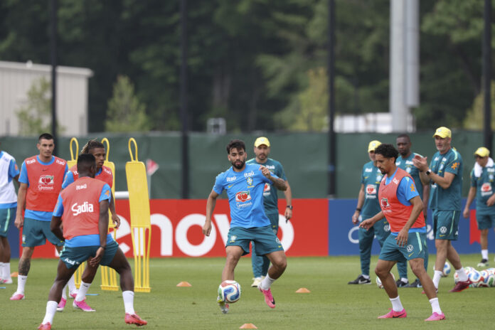 Jugadores de Brasil se entrenan en el centro Columbia Park, en Morristown, New Jersey (EE.UU.). EFE/ Sebastiao Moreira

