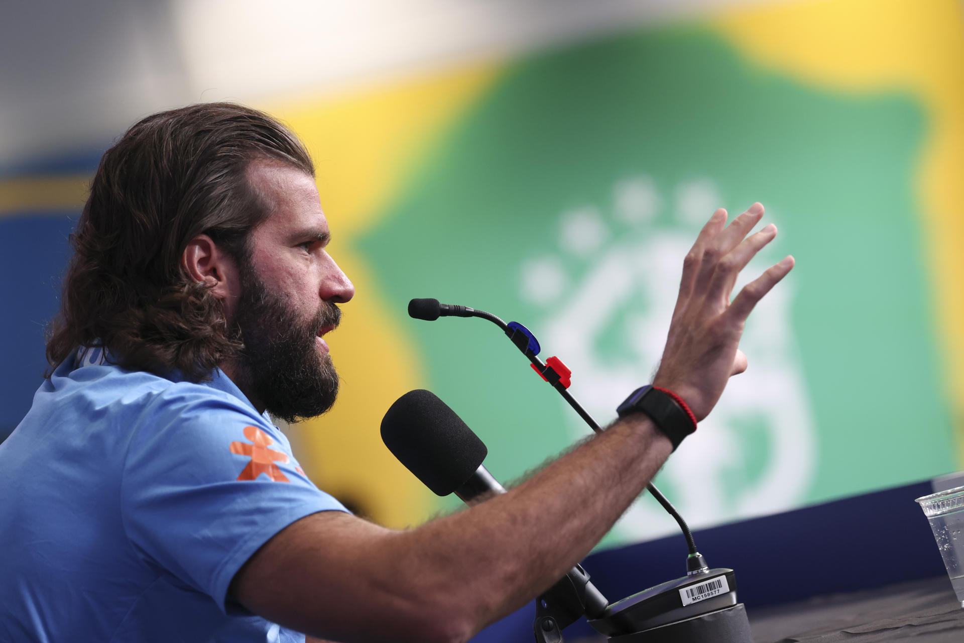 Alisson, de Brasil, habla en una rueda de prensa el jueves en el hotel The Ridge, en New Jersey (Estados Unidos). EFE/ Sebastiao Moreira
