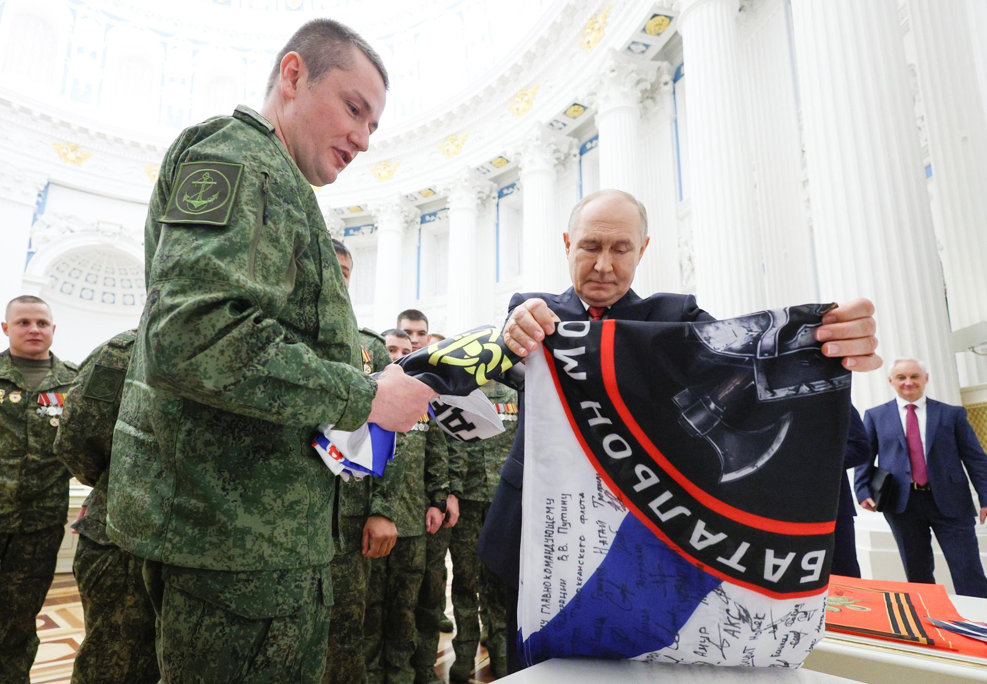 El presidente ruso Vladimir Putin asiste a una reunión con participantes en la operación militar de Rusia en Ucrania como parte de las celebraciones del Día de Rusia en el Kremlin de Moscú, Rusia, el 12 de junio de 2026. El Día de Rusia es una fiesta nacional de la Federación Rusa, que se celebra anualmente el 12 de junio. Conmemora la adopción de la Declaración de Soberanía Estatal en 1990. (Rusia, Ucrania, Moscú) EFE/EPA/VYACHESLAV PROKOFYEV/SPUTNIK/KREMLIN / POOL CRÉDITO OBLIGATORIO