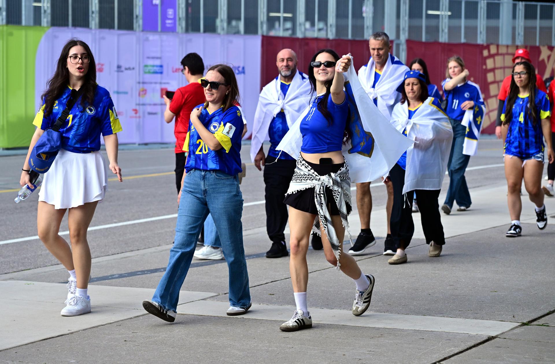 Los hinchas de Bosnia y Herzegovina, listos para el juego ante Canadá en el Toronto Stadium por el Mundial de Fútbol 2026. EFE/EPA/EDUARDO LIMA