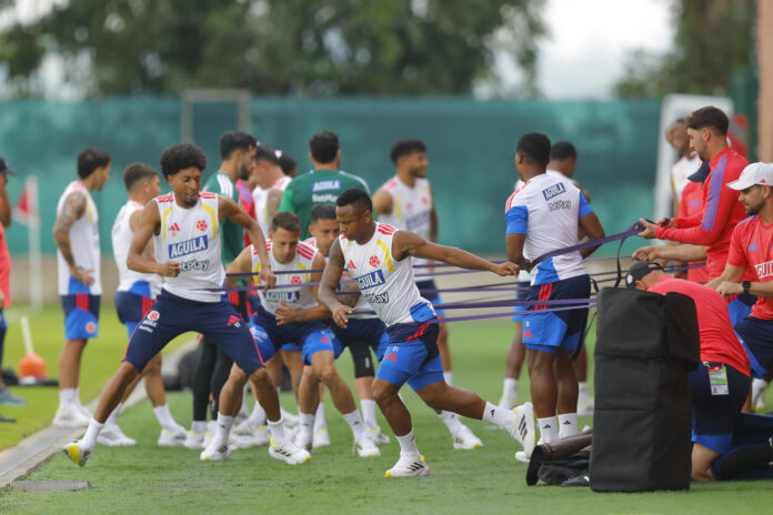 Entrenamiento de la selección de fútbol de Colombia este viernes en la Academia Atlas, ubicado en Zapopan, Jalisco (México), EFE/Francisco Guasco

