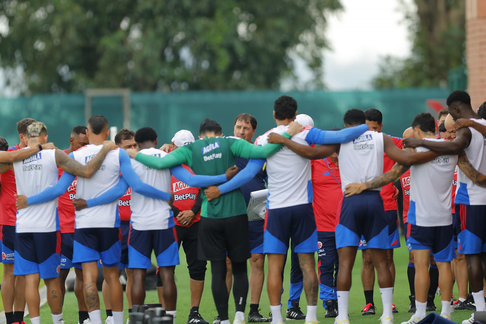Entrenamiento de la selección de fútbol de Colombia este viernes en la Academia Atlas, ubicado en Zapopan, Jalisco (México), EFE/Francisco Guasco