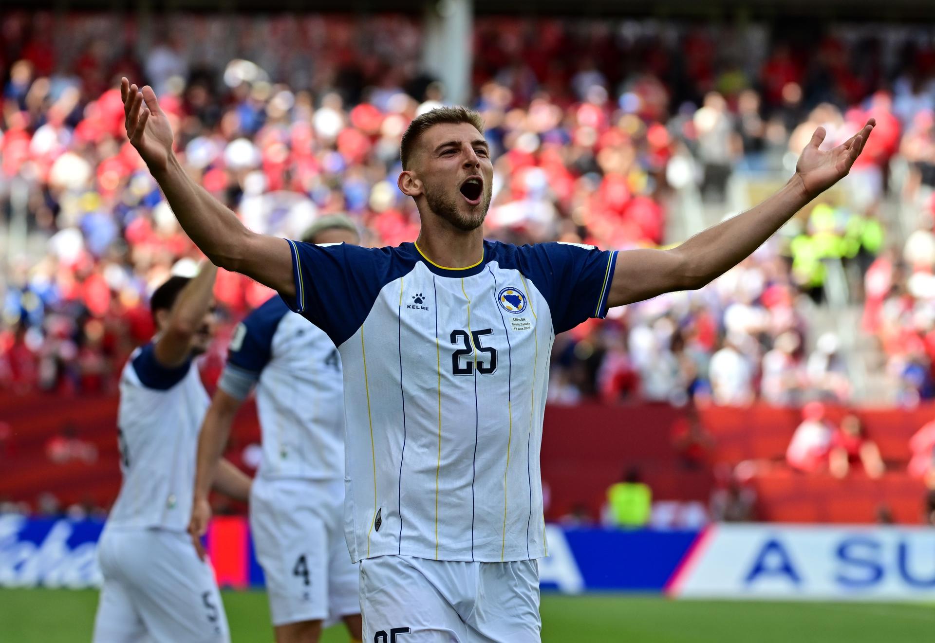 Jovo Lukic, de Bosnia y Herzegovina, celebra el gol ante Canadá en partido del Grupo B del Mundial 2026 en Toronto. EFE/EPA/EDUARDO LIMA
