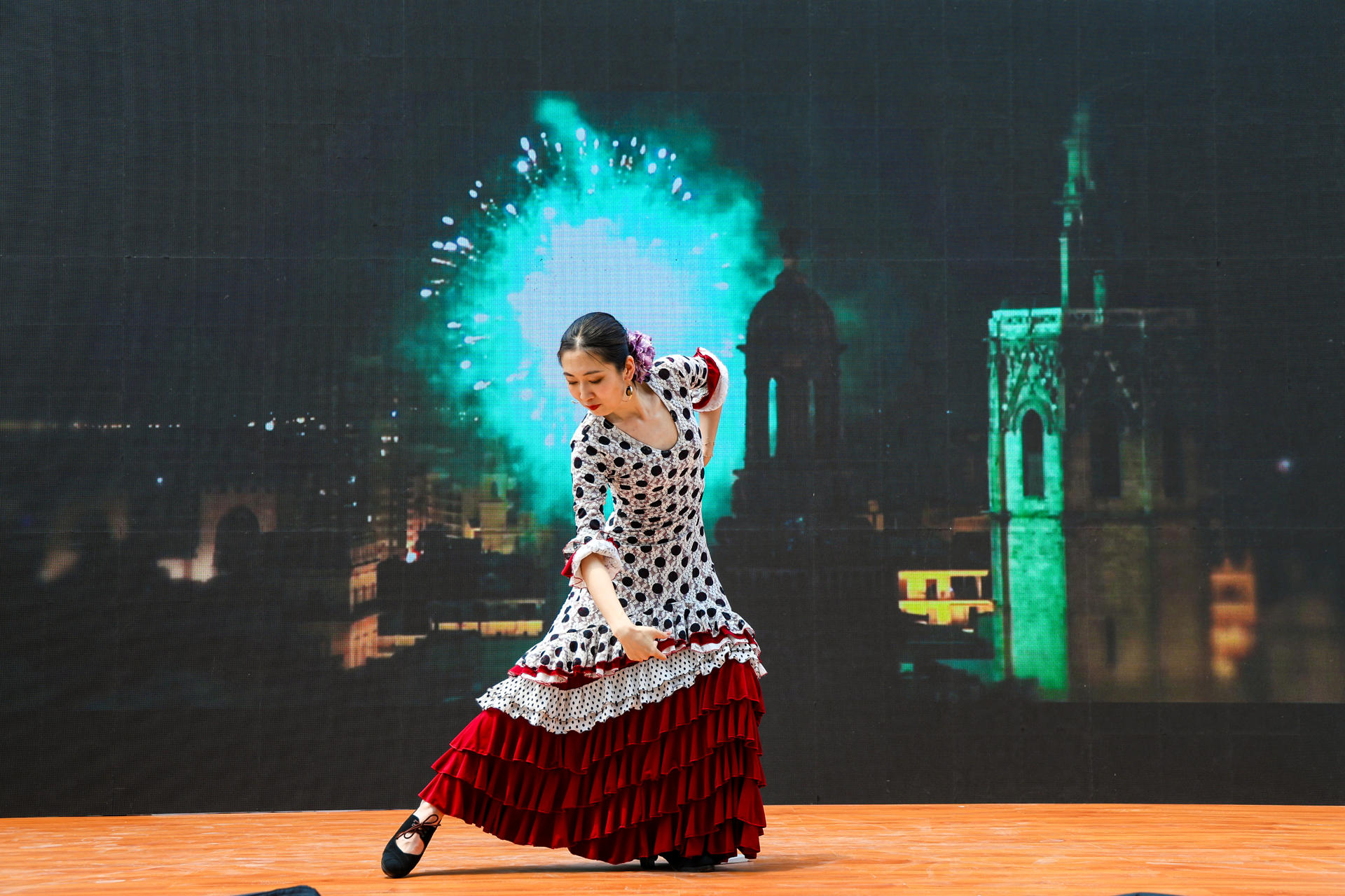 .- El Instituto celebró este sábado una nueva edición del 'Día E', la gran fiesta internacional del idioma español, con una jornada de puertas abiertas que reunió a estudiantes, profesores, familias y representantes de los países hispanohablantes en vísperas del vigésimo aniversario del centro. EFE/ Instituto Cervantes de Pekín SOLO USO EDITORIAL/SOLO DISPONIBLE PARA ILUSTRAR LA NOTICIA QUE ACOMPAÑA (CRÉDITO OBLIGATORIO)