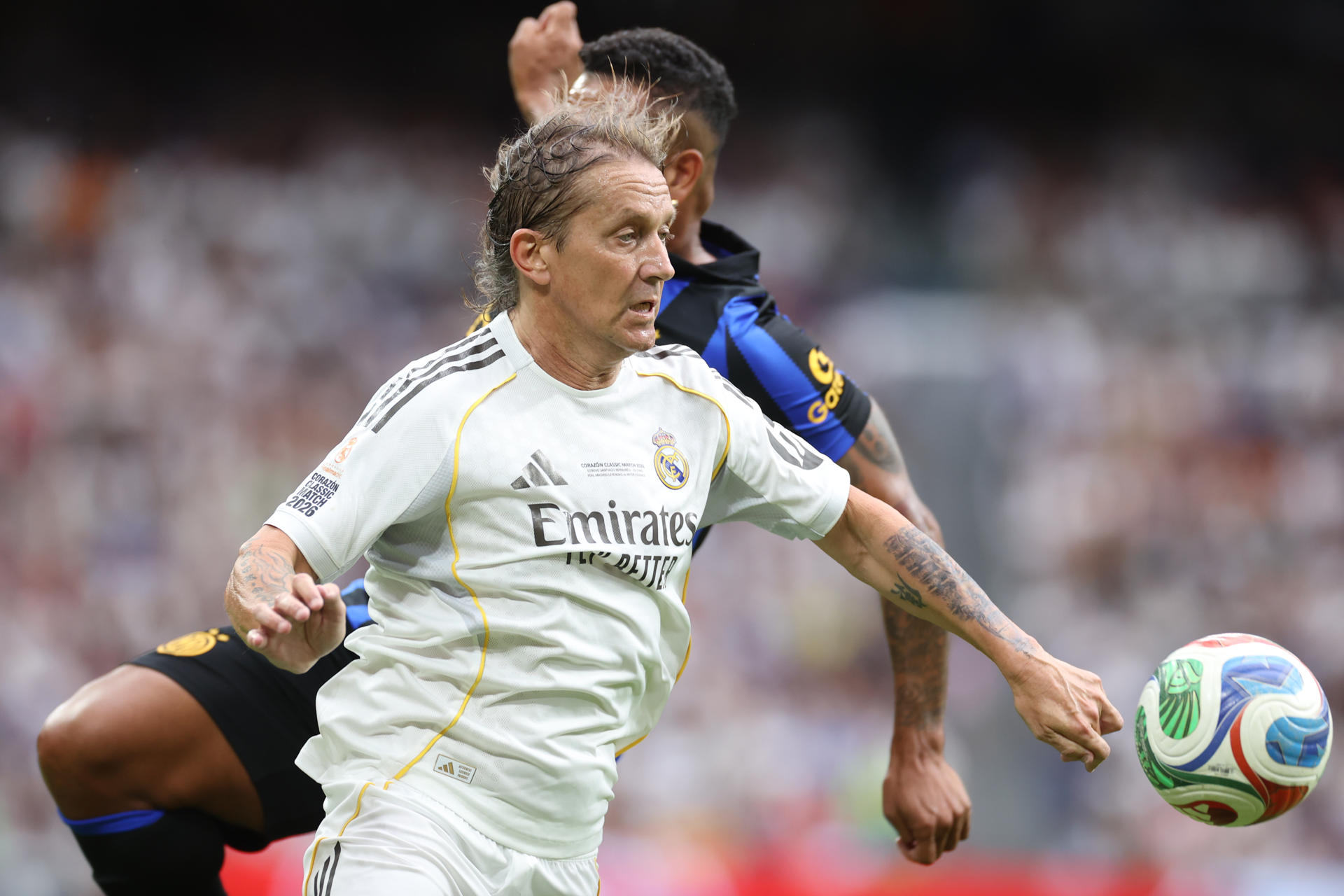 El exjugador del Real Madrid Michel Salgado durante el partido Corazón Classic Match que jugadores históricos del Real Madrid e Inter de Milan disputaron en el Santiago Bernabéu. EFE/Víctor Lerena