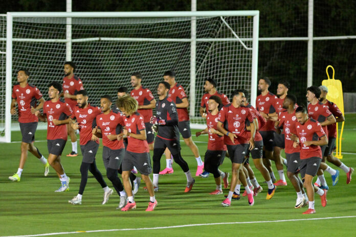 Jugadores de la selección de Túnez participan en un entrenamiento previo al primer partido del Mundial 2026, en Monterrey (México). EFE/Miguel Sierra
