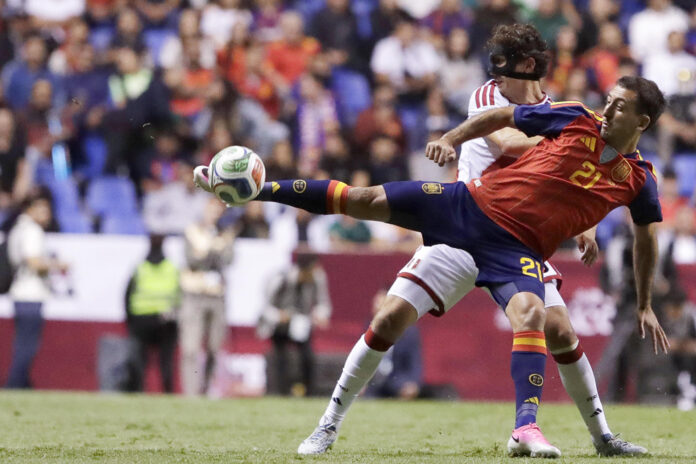 Mikel Oyarzabal, en el último amistoso ante Perú. EFE/ Hilda Ríos
