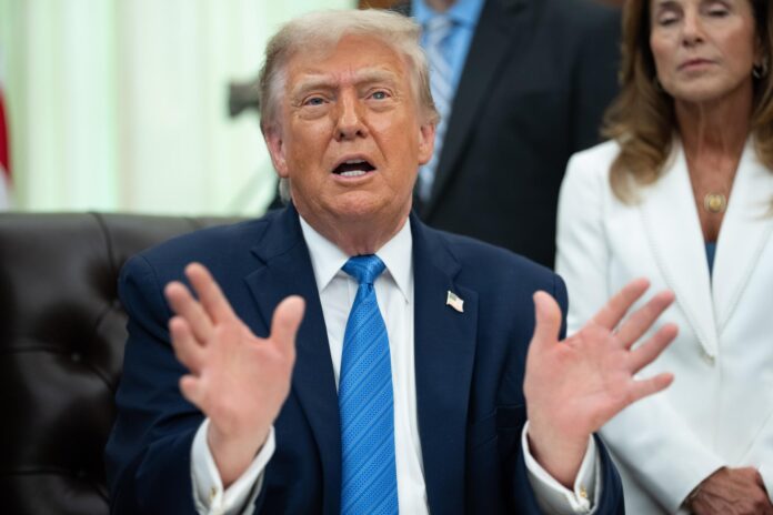 Fotografía de archivo del presidente de Estados Unidos, Donald Trump. EFE/EPA/AARON SCHWARTZ / POOL
