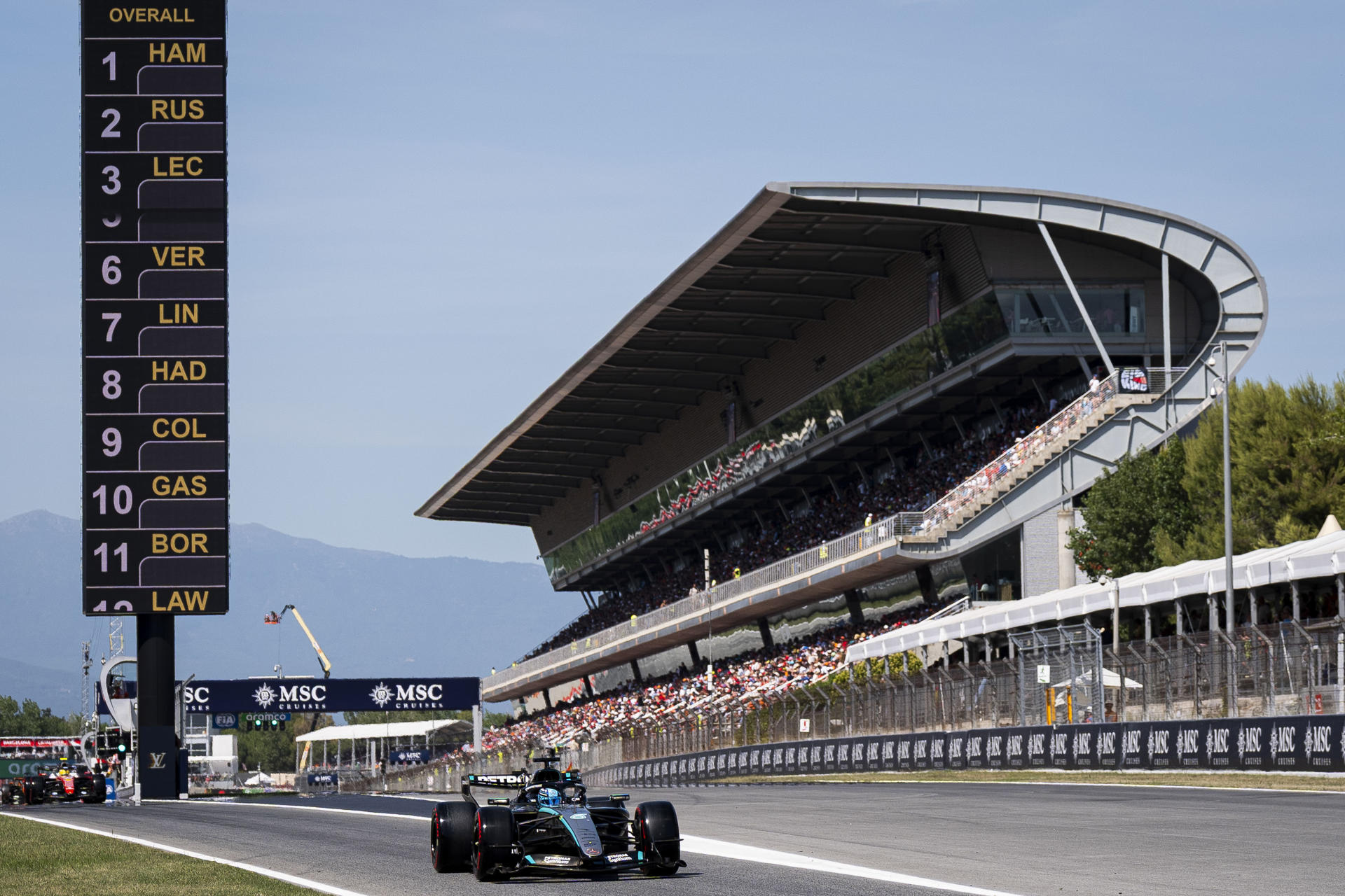 El piloto británico del equipo Mercedes George Russell, durante la clasificación previa al Gran Premio de Fórmula 1 de Barcelona-Cataluña, este sábado. - EFE/Siu Wu
