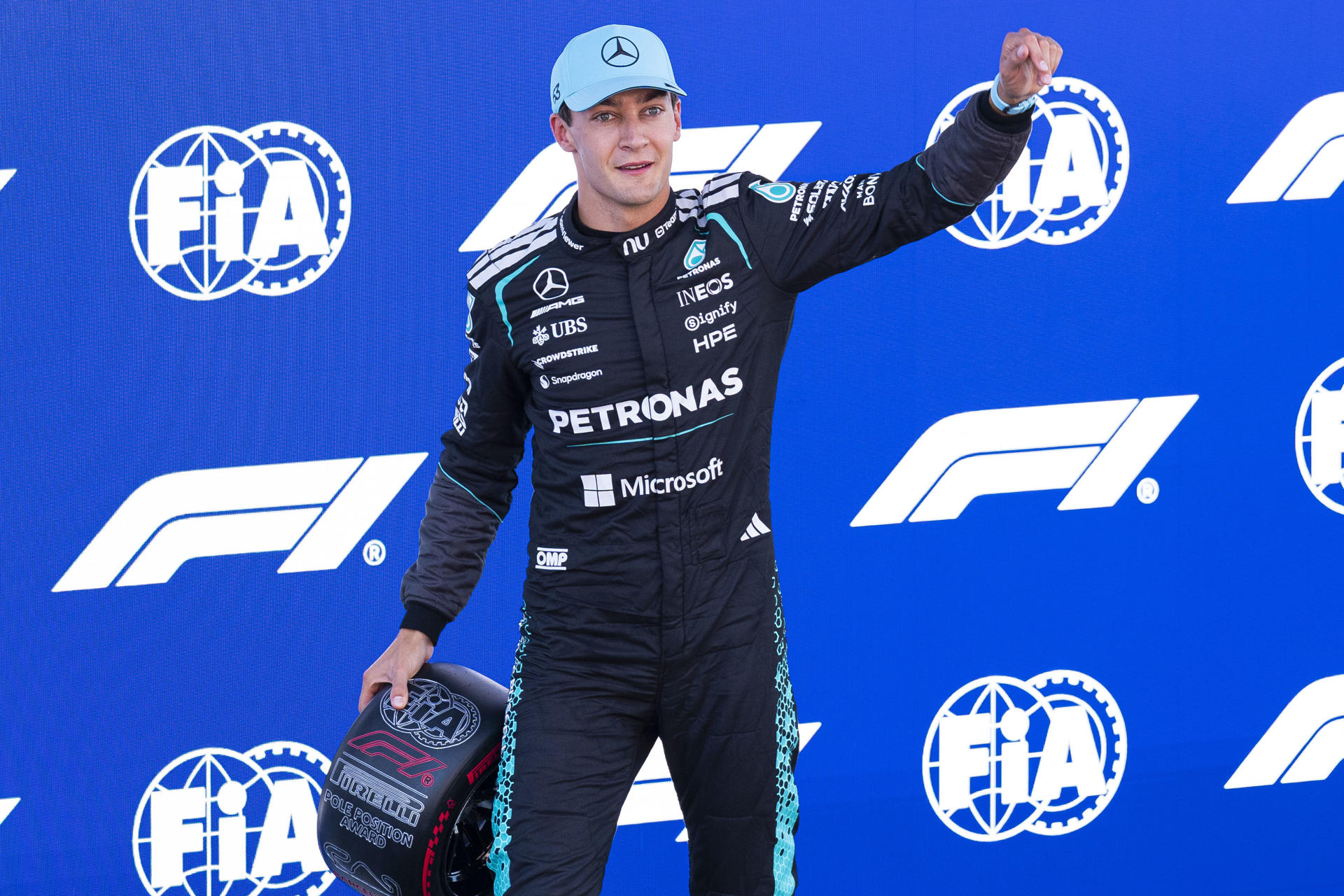El piloto británico del equipo Mercedes George Russell consigue la pole position después de la clasificación previo al Gran Premio de Fórmula 1 de Barcelona-Cataluña. EFE/Siu Wu
