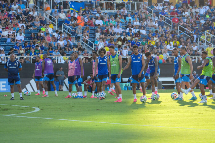 Jugadores de la selección de Curazao entrenan en Boca Ratón (EE.UU.). EFE/Alberto Boal

