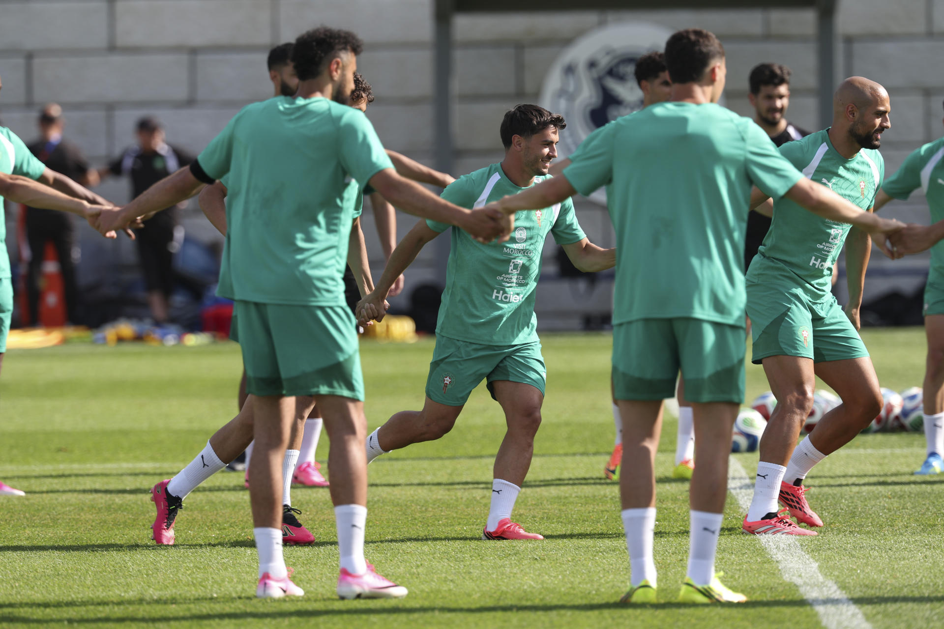 Brahim Díaz (c), de Marruecos, participa en un entrenamiento en The Pingry School, en Basking Rige, New Jersey (EE.UU.). EFE/ Sebastiao Moreira
