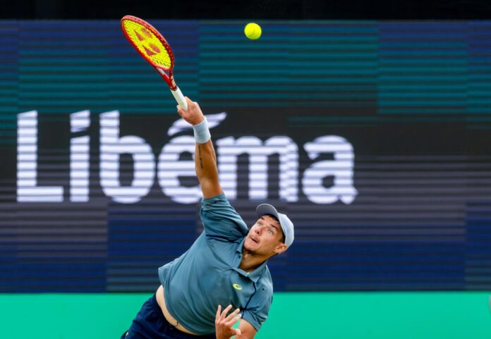 El tenista polaco Kamil Majchrzak, número 76 del mundo, en el torneo ATP 250 de Bolduque (Países Bajos), EFE/EPA/Iris van den Broek
