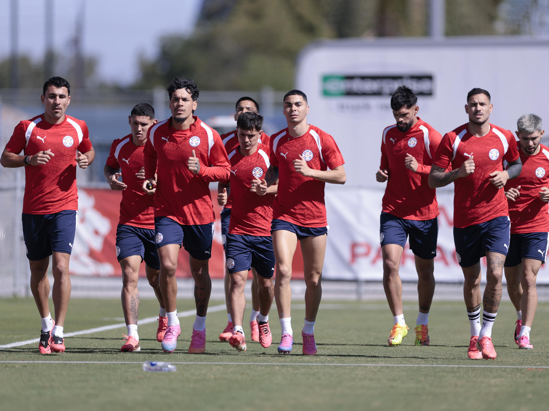 Fotografía difundida por la Asociación Paraguaya de Fútbol (APF) de un entrenamiento de la selección este domingo, con miras al segundo partido en el Mundial, el 19 de junio contra Turquía en Los Ángeles. EFE/ APF /SOLO USO EDITORIAL/ SOLO DISPONIBLE PARA ILUSTRAR LA NOTICIA QUE ACOMPAÑA (CRÉDITO OBLIGATORIO)
