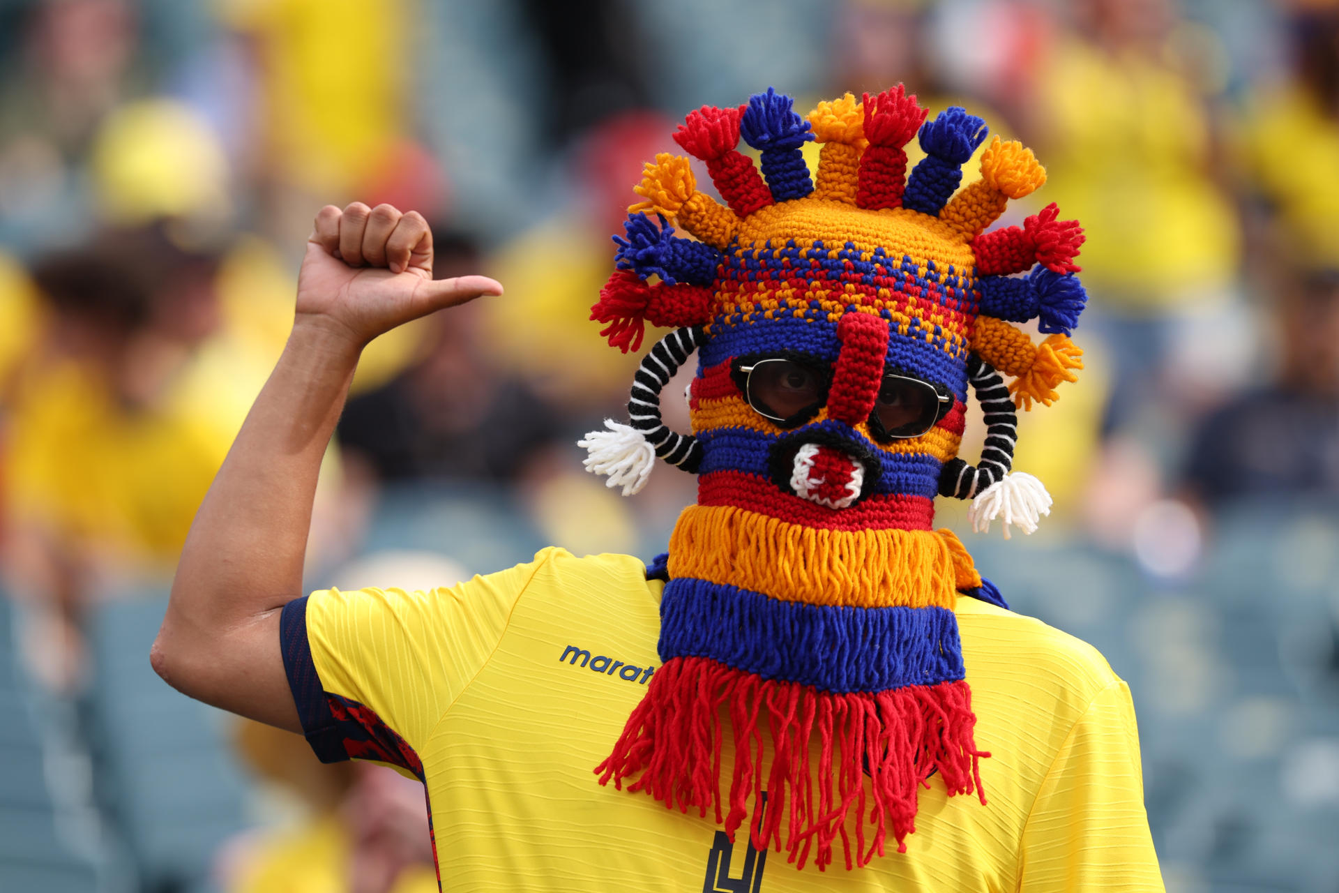 Un aficionado ecuatoriano anima a su equipo en el estadio Lincoln Financial Field en Filadelfia (Estados Unidos). EFE/Sebastiao Moreira
