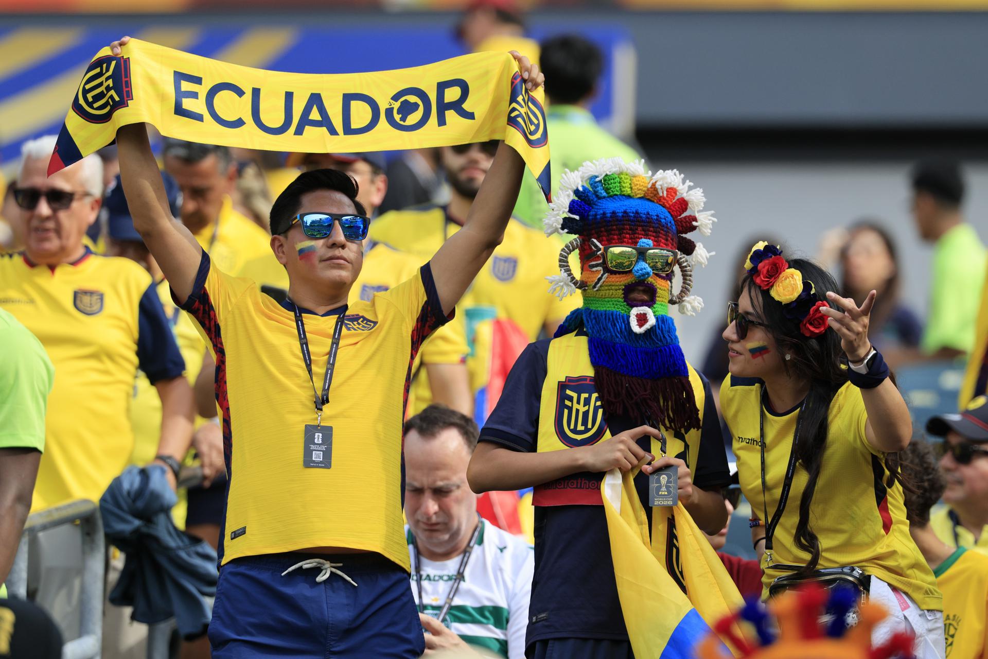 Los hinchas de la selección de Ecuador en Filadelfia, antes del partido ante Costa de Marfil en el Mundial 2026. EFE/EPA/SHAWN THEW
