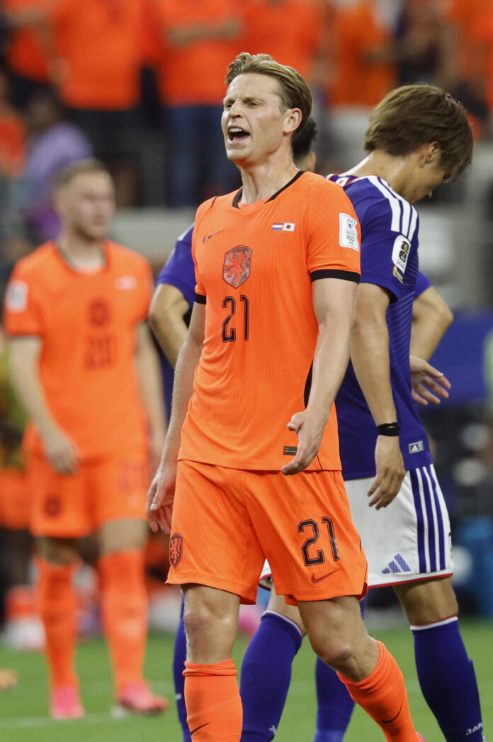 Frenkie De Jong, de Países Bajos, reacciona al finalizar un partido del grupo F del Mundial de la FIFA 2026 entre Países Bajos y Japón en el estadio AT&T en Dallas (Estados Unidos). EFE/ Sebastián Mariscal
