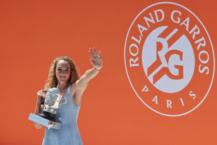 La tenista rusa Mirra Andreeva, en una imagen del pasado 7 de junio, tras ganar Roland Garros. EFE/XAVIER GALIANA / POOL *Prohibido su uso por MAXPPP*
