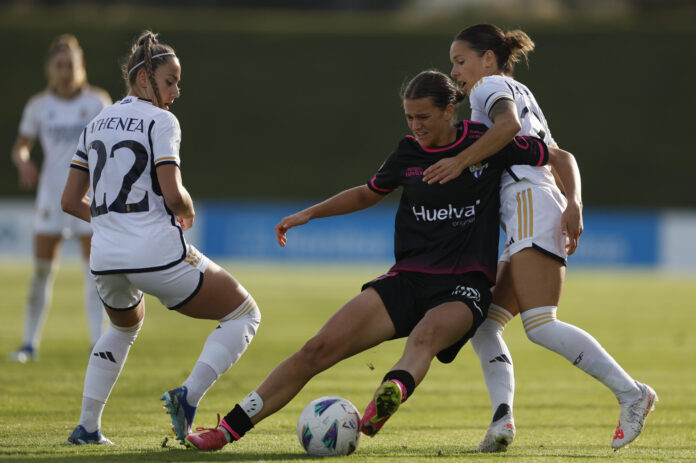 Partido de fútbol femenino de Primera División entre Real Madrid y Sporting de Huelva en el estadio Alfredo Di Stéfano. EFE/ Daniel González
