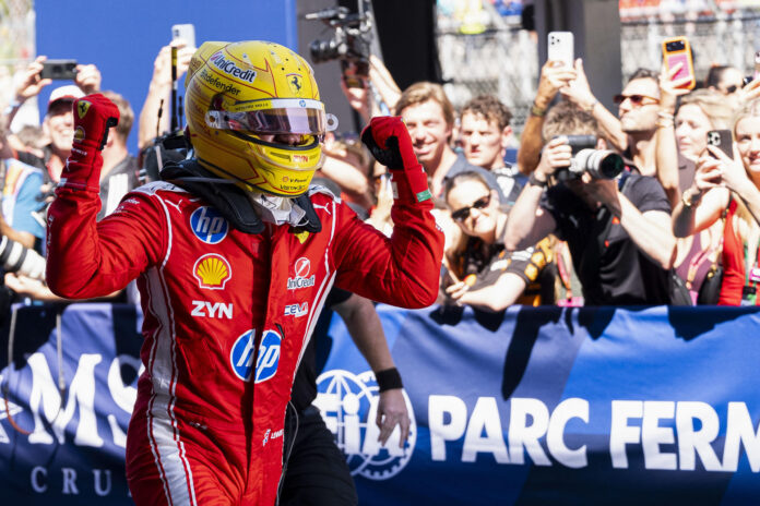 El piloto inglés del equipo Ferrari Lewis Hamilton, celebra su victoria tras imponerse en el Gran Premio de Barcelona-Cataluña de Fórmula 1, este domingo. EFE/ Siu Wu
