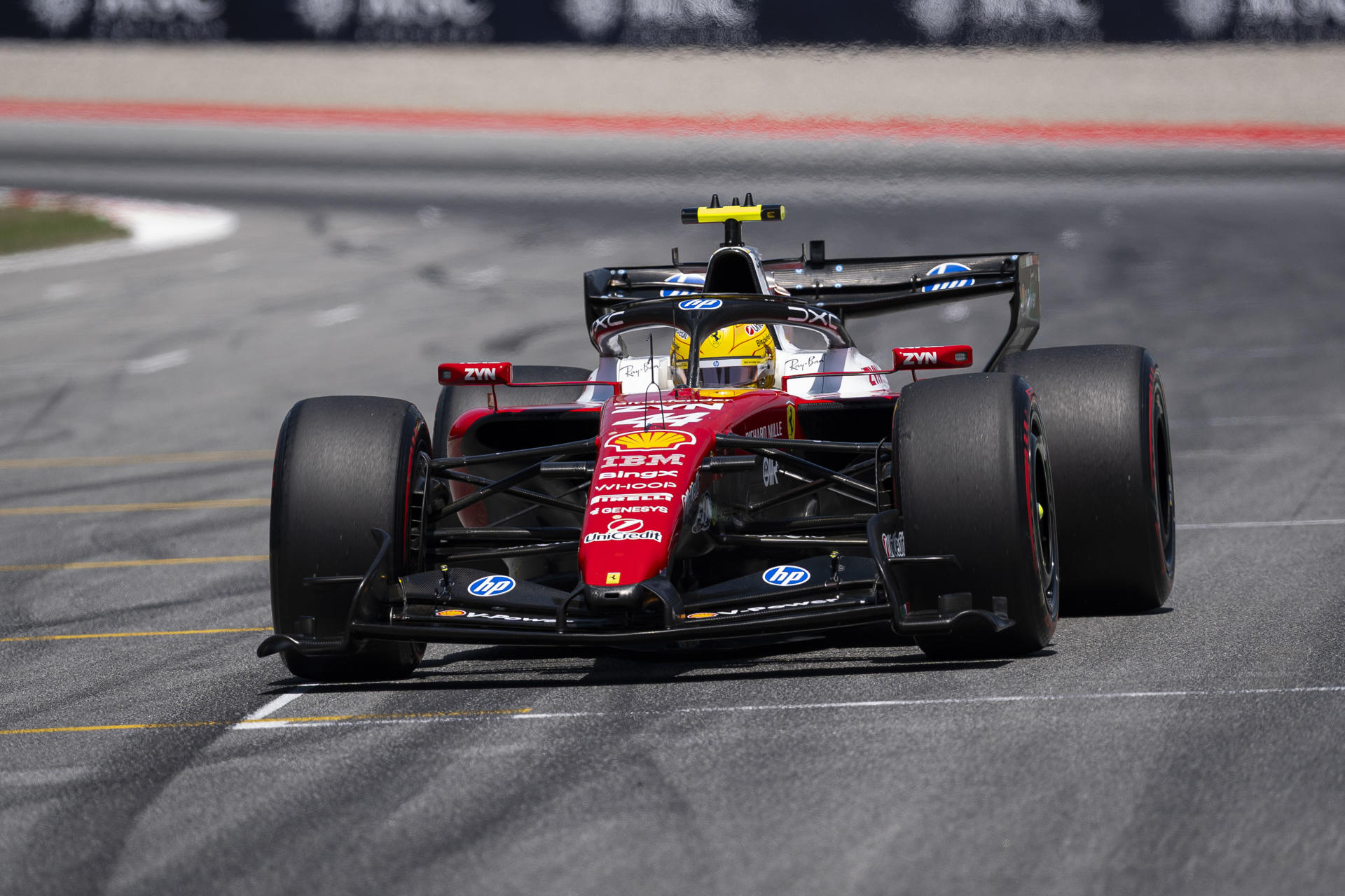 El piloto inglés del equipo Ferrari Lewis Hamilton, durante el Gran Premio de Barcelona-Cataluña de Fórmula 1, este domingo. EFE/ Siu Wu