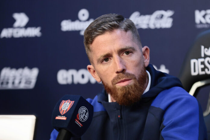 Fotografía de Adán González, en la que puede verse en una imagen de archivo del 20 de junio de 2025 al español Iker Muniain, durante su despedida como futbolista del San Lorenzo argentino. EFE
