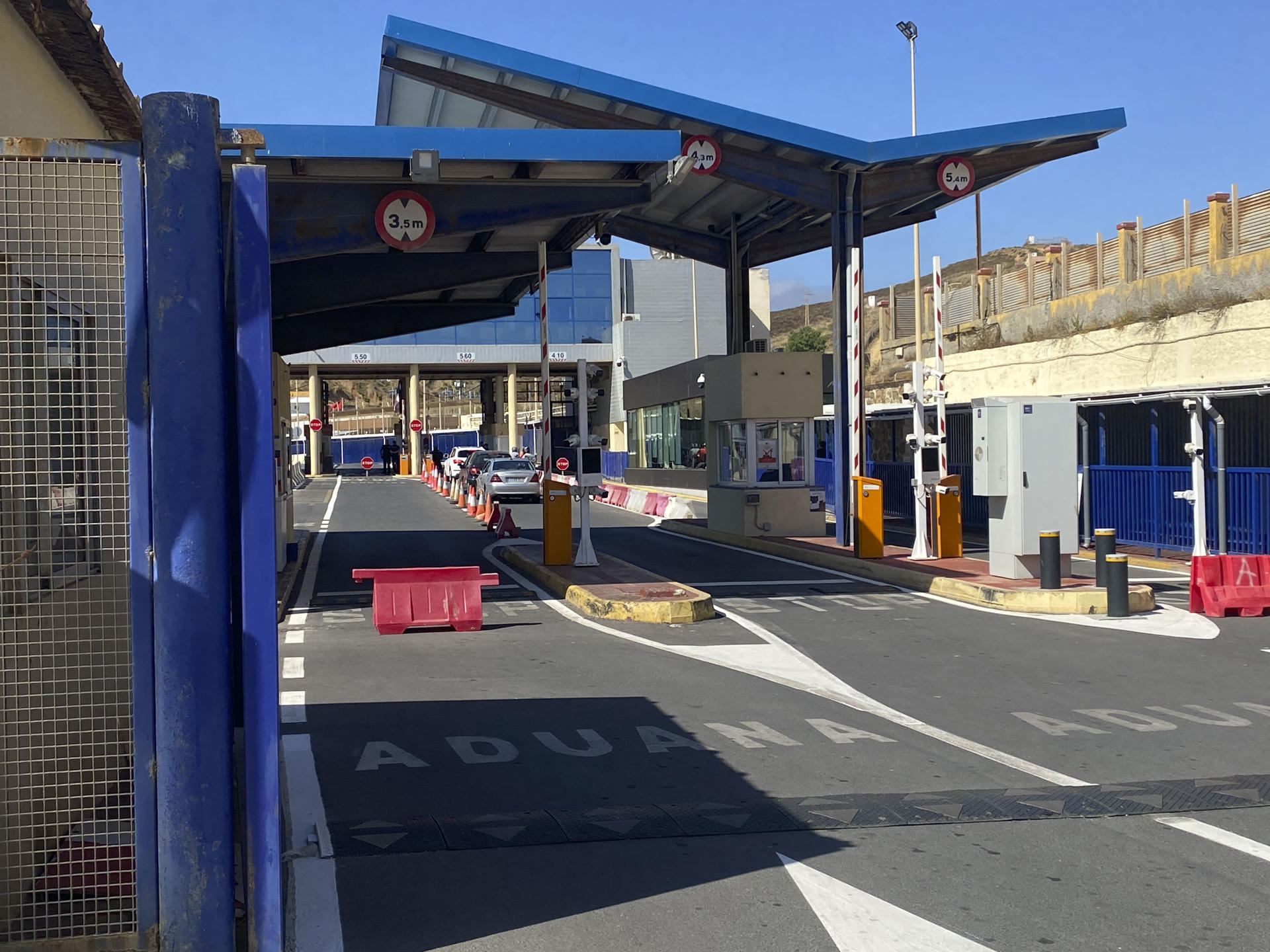 La Operación Paso del Estrecho (OPE) ha arrancado este lunes para gestionar la fluidez y seguridad en el movimiento de los más de 3,5 millones de viajeros magrebíes que viven y trabajan en Europa y regresan a sus países de origen a disfrutar de las vacaciones de verano. EFE/Rafael Peña