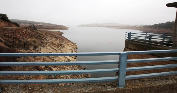 Fotografía de archivo de una vista general de los embalses de las cuencas hidrográficas del Guadiana y Guadalquivir, en Castilla-La Mancha (España).. EFE/Mariano Cieza
