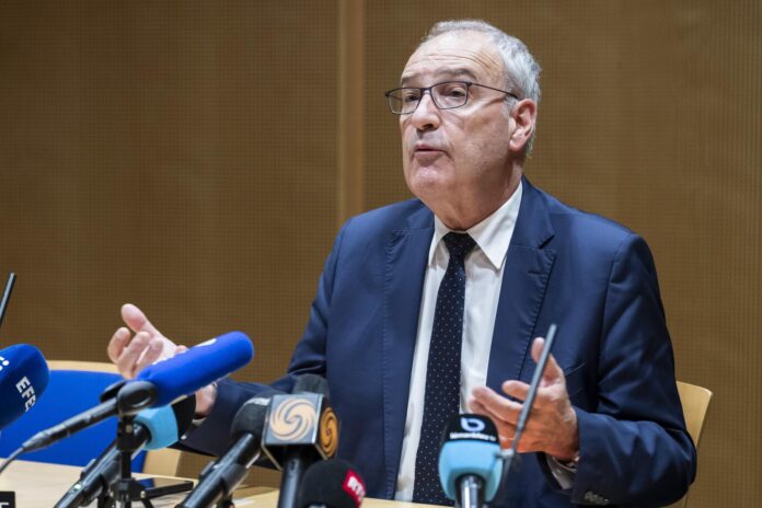 .- El Presidente Federal suizo Guy Parmelin habla durante una conferencia de prensa al margen de la cumbre del G7 de Evian, en el aeropuerto de Ginebra, Suiza, el 15 de junio de 2026. La cumbre está programada para celebrarse del 15 al 17 de junio en la cercana Evian, Francia. (Francia, Suiza, Ginebra) EFE/EPA/MARTIAL TREZZINI
