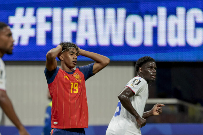 El delantero de España Lamine Yamal (i) durante el partido del grupo H del Mundial 2026 entre España y Cabo Verde, este lunes en el Estadio Atlanta. EFE/ Lavandeira Jr
