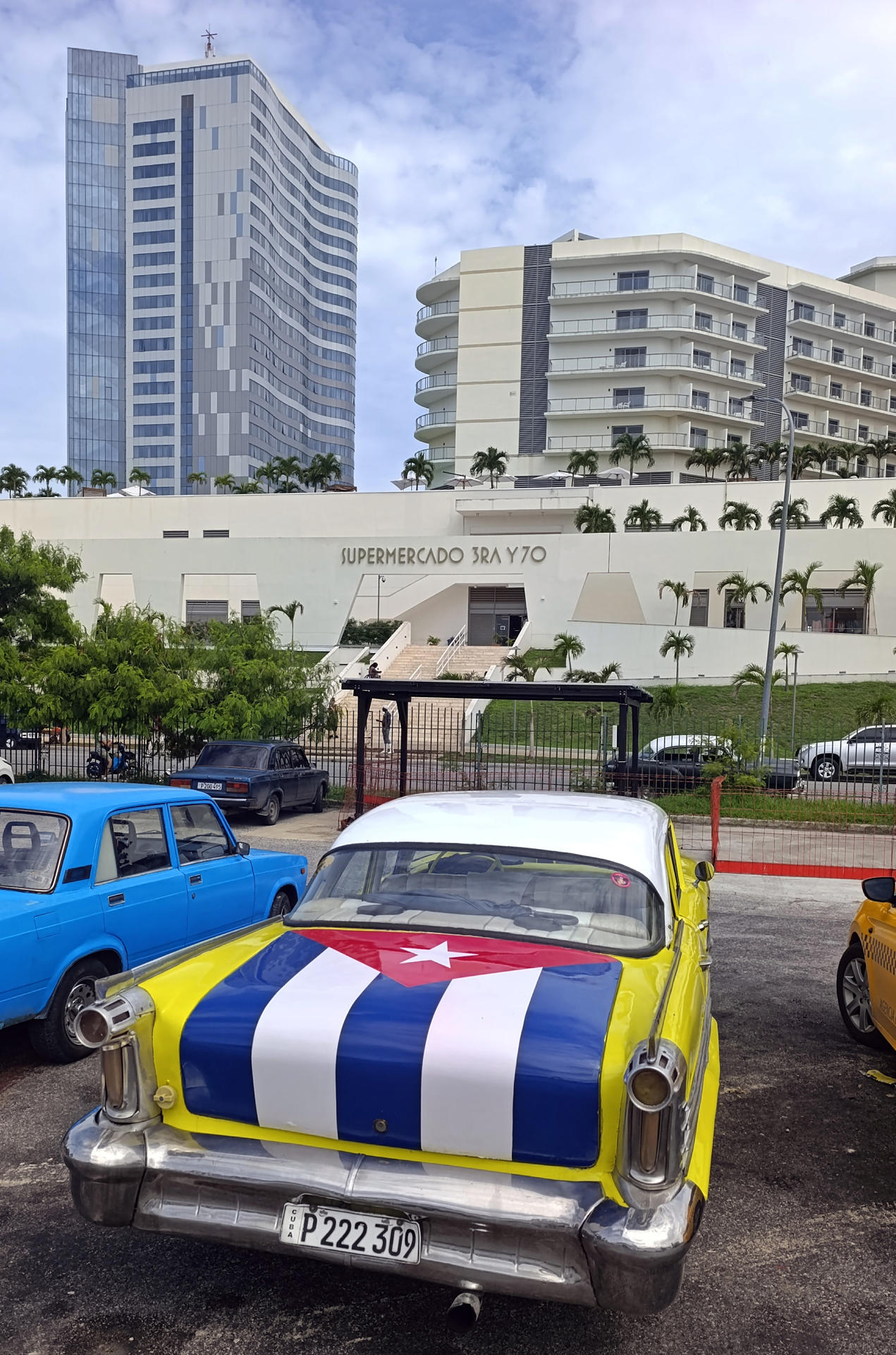 Fotografía del 11 de junio de 2026 que muestra un vehículo clásico, en La habana (Cuba). EFE/ Ernesto Mastrascusa