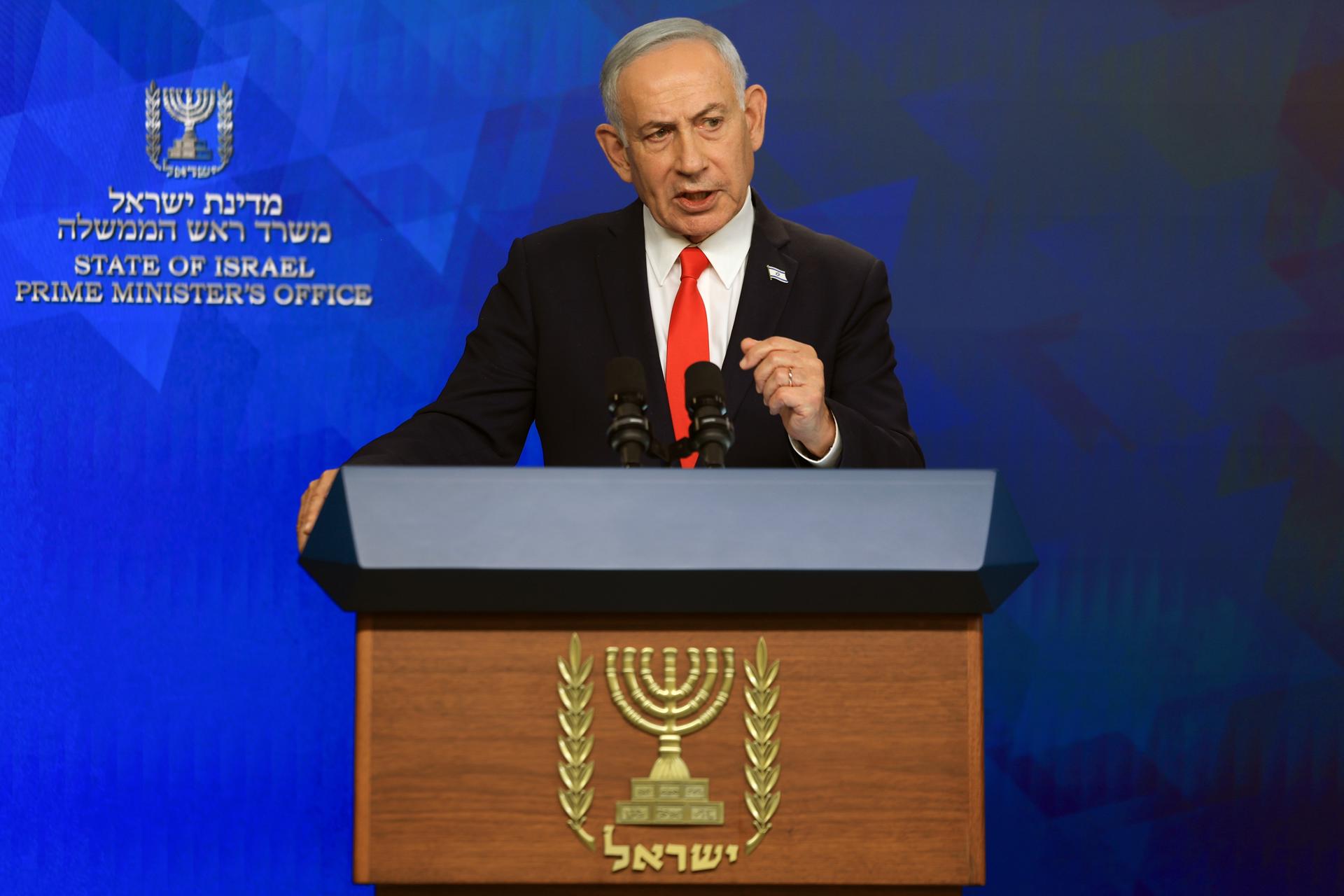 - El Primer Ministro israelí Benjamin Netanyahu celebra una conferencia de prensa en Jerusalén, el 15 de junio de 2026, tras el anuncio de un marco preliminar mediado por Estados Unidos e Irán para poner fin a las hostilidades militares regionales. (Jerusalén) EFE/EPA/RONEN ZVULUN / POOL
