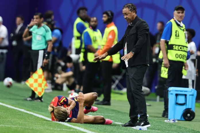 El seleccionador de Cabo Verde Bubista durante el partido del grupo H del Mundial 2026 entre España y Cabo Verde, este lunes en el Estadio Atlanta.) EFE/EPA/RONALD WITTEK
