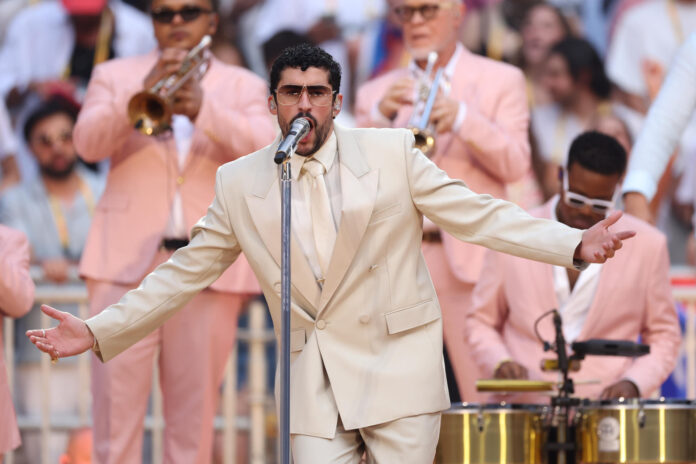 El cantante puertorriqueño Bad Bunny durante el último concierto de su gira en Madrid, este lunes en el estadio Metropolitano. EFE/Kiko Huesca
