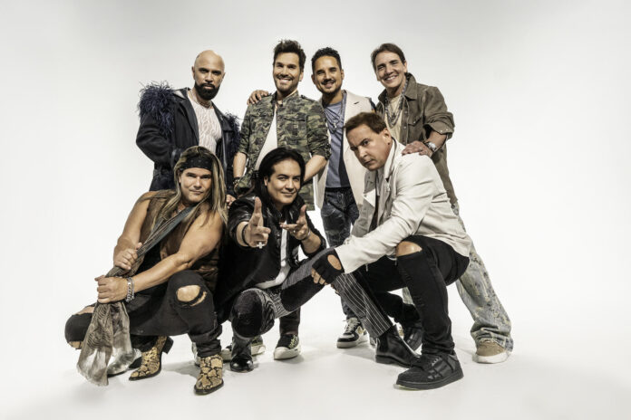 Fotografía cedida por The Exclusive Agency que muestra a la agrupación musical puertorriqueña Menudo posando, que fue un fenómeno musical mundial y anunció este lunes que celebra sus 50 años de historia reuniendo a siete de sus exmiembros en una gira por Estados Unidos, México y Puerto Rico. EFE/ Kike San Martin/ The Exclusive Agency

