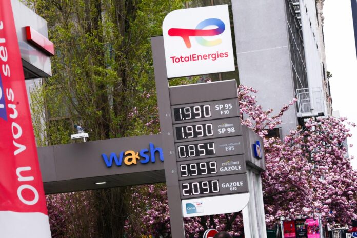 Imagen de archivo de una gasolinera de TotalEnergies en Paris (Francia). EFE/EPA/TERESA SUAREZ
