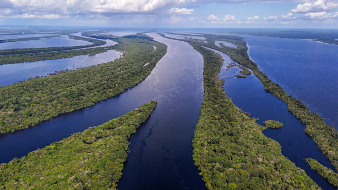 Fotografía aérea donde se observa una zona del Parque Nacional Anavilhanas, el 16 de junio de 2024, en el municipio de Novo Airão, estado de Amazonas (Brasil). Imagen de archivo. EFE/ Antonio Lacerda
