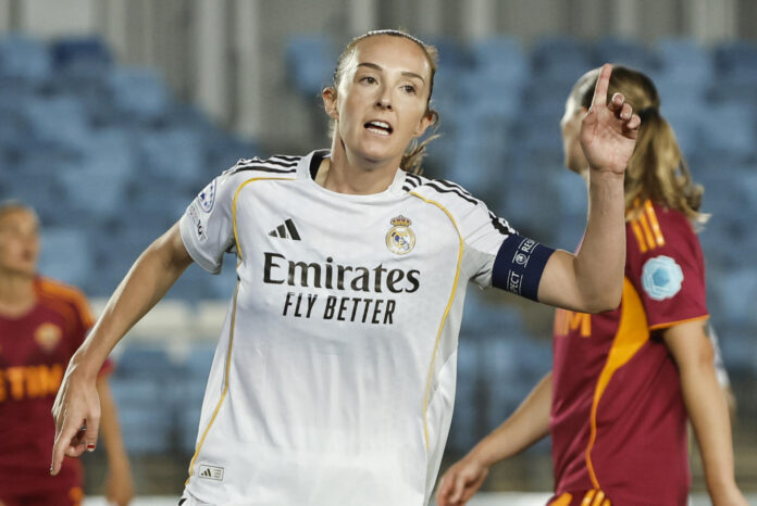 Fotografía de Sergio Pérez, en la que puede verse en una imagen de archivo del 8 de octubre de 2025 a la centrocampista escocesa del Real Madrid Caroline Weir. EFE
