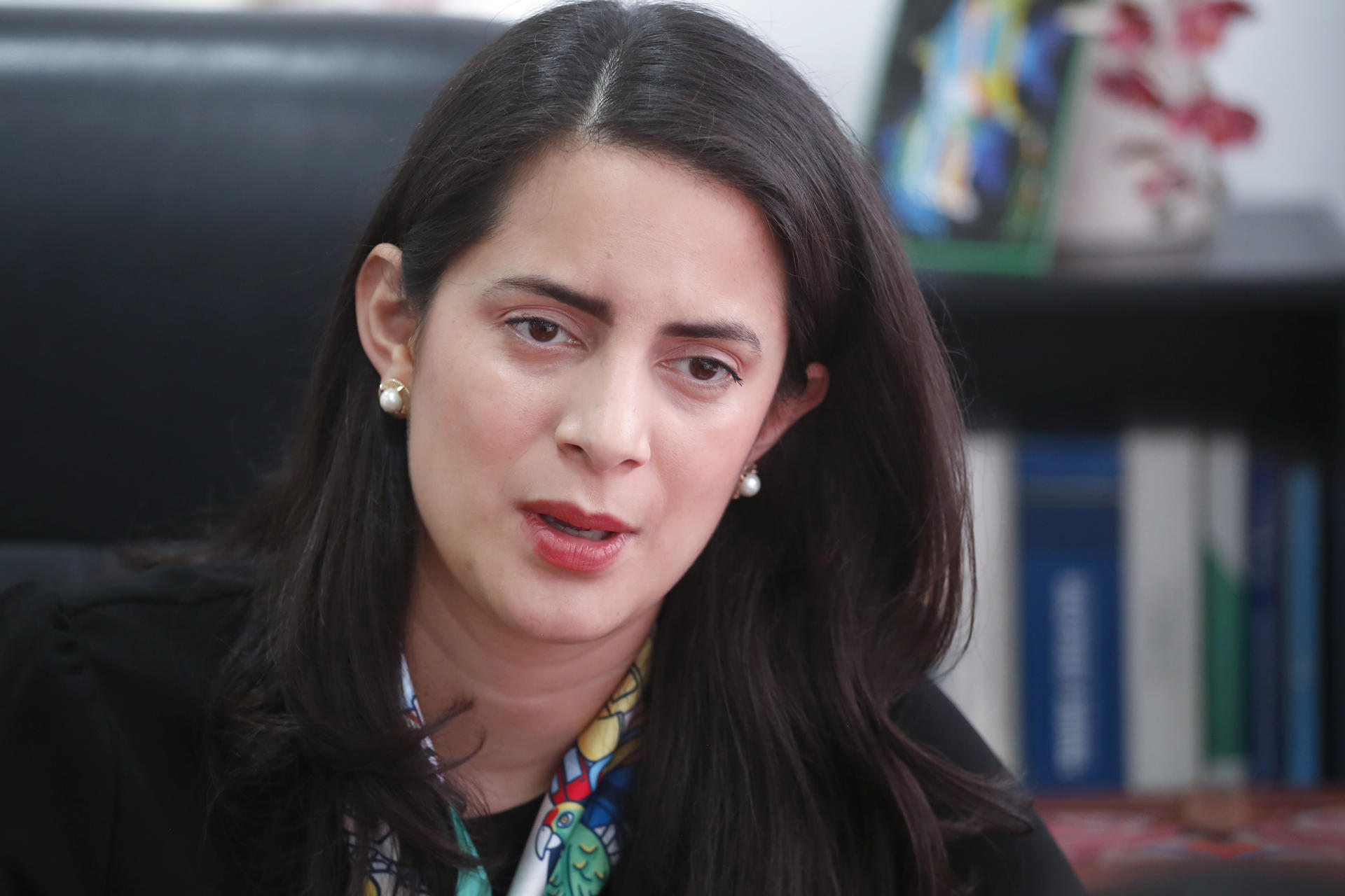 La diputada opositora por el partido Vamos Claudia Ortiz habla durante una entrevista con EFE el 8 de junio de 2026 en San Salvador (El Salvador). EFE/Rodrigo Sura