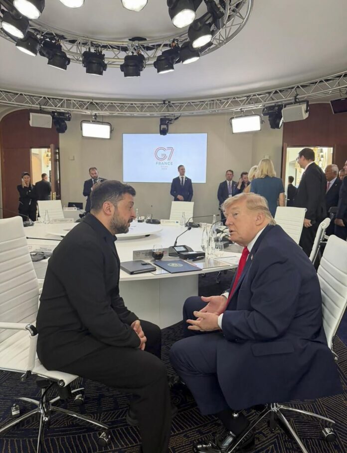 - Una foto de archivo facilitada por el Servicio de Prensa Presidencial de Ucrania muestra al presidente de Ucrania, Volodymyr Zelensky (izquierda), y al presidente de EE. UU., Donald J. Trump (izquierda), conversando al margen de la cumbre del G7 en Evian-les-Bains, Francia, el 16 de junio de 2026. La 52ª Cumbre del G7 se celebra en Evian-les-Bains del 15 al 17 de junio de 2026. (Francia, Ucrania) EFE/EPA/PRESIDENTIAL PRESS SERVICE HANDOUT HANDOUT USO EDITORIAL SOLAMENTE/SIN VENTAS
