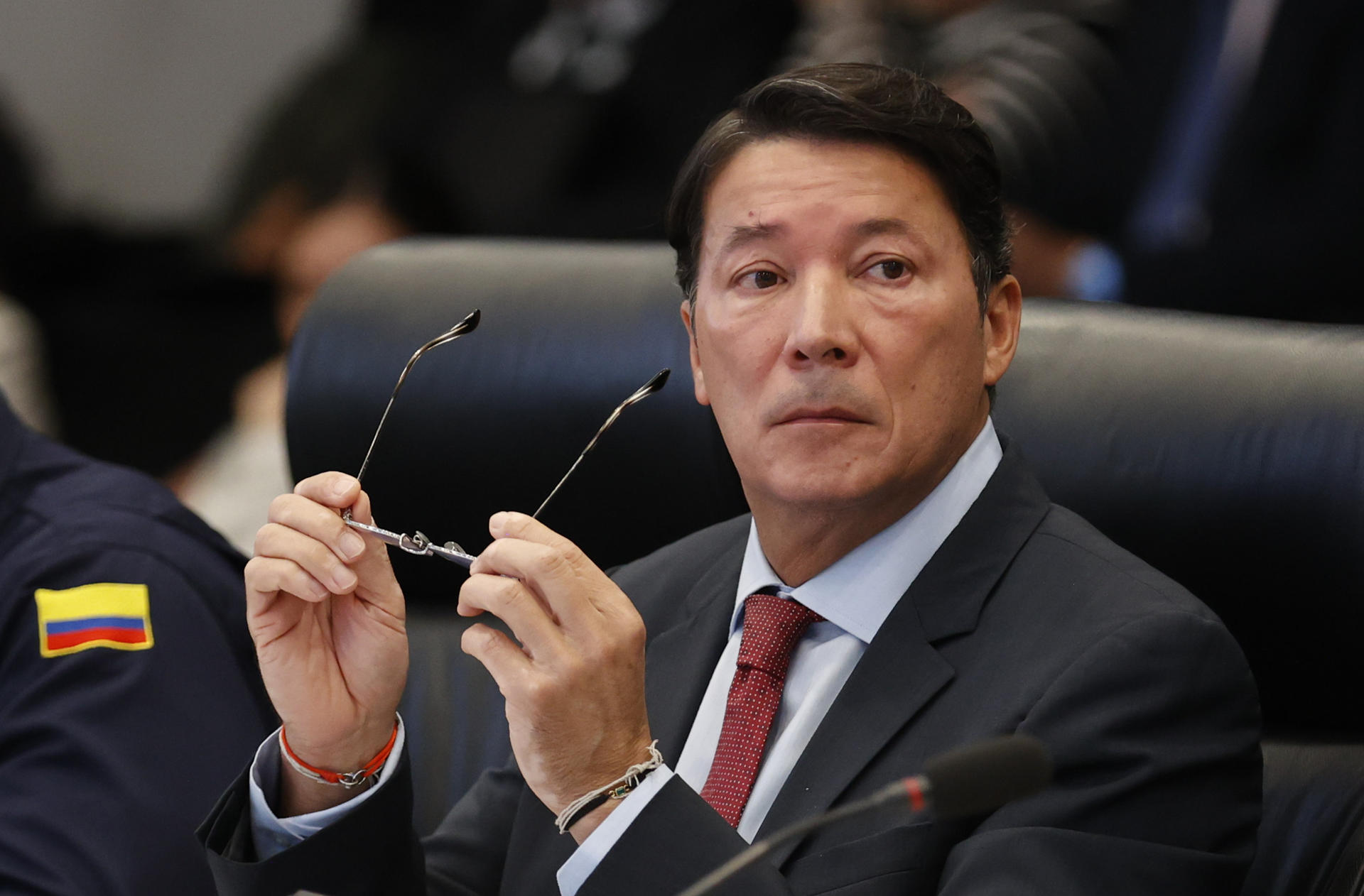 El registrador Nacional del Estado Civil en Colombia, Hernán Penagos, fue captado este 16 de junio, durante la activación del Puesto de Mando Unificado (PMU) para garantizar la seguridad, control y transparencia de la segunda vuelta presidencial, en Bogotá (Colombia). EFE/Mauricio Dueñas
