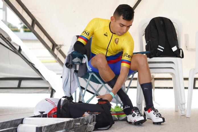 Fotografía del militar colombiano Mauricio Alejandro Peña en el Campeonato Nacional de Paraciclismo 2026 en Bogotá (Colombia). EFE/Pablo R. Seco
