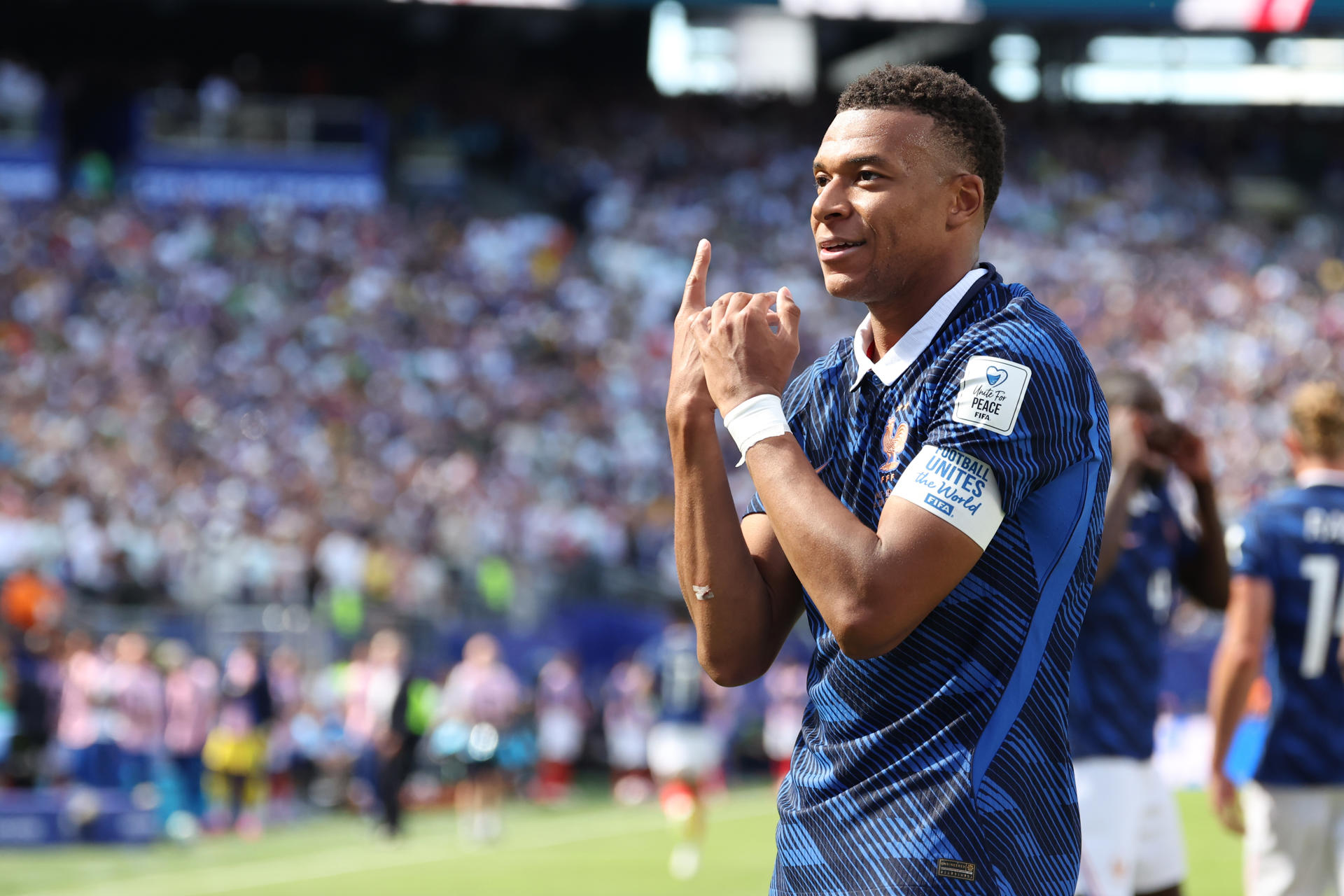 Un doblete más con Francia este martes y Kylian Mbappe se ha convertido en el estadio MetLife de Nueva Jersey en el máximo anotador de su selección, y de paso empató al alemán Gerd Müller con 14 goles en copas del mundo. EFE/ Ángel Colmenares